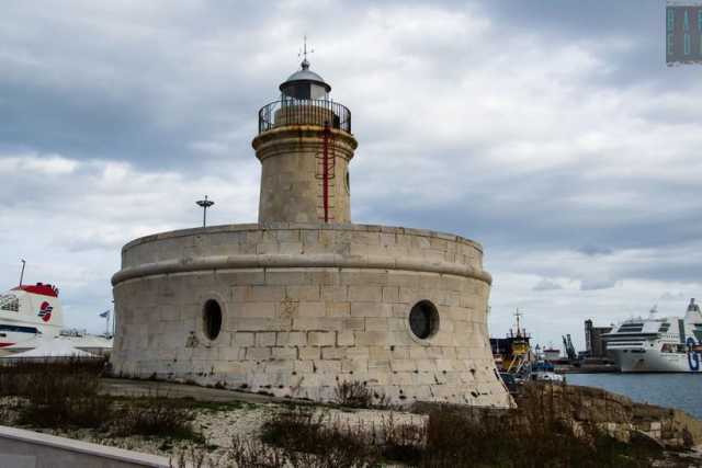 Il Porto di Bari: "citt� nella citt�" con i suoi abitanti, il suo mare, le sue storie